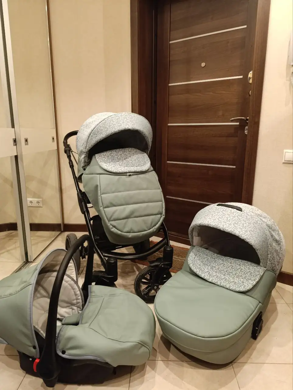 Продам коляску 3 в 1 после одного ребенка - Детские коляски (Товары для детей) в Томск