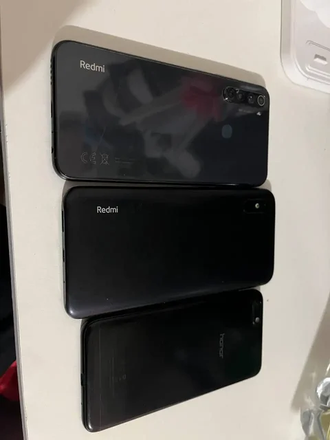 Продажа трех б/у телефонов: Redmi Note 8T, Xiaomi Redmi 9A, Honor 7A - Умные часы в Томск