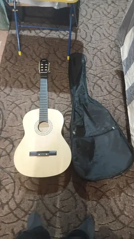 Продам гитару с чехлом - Хобби и отдых в Томск