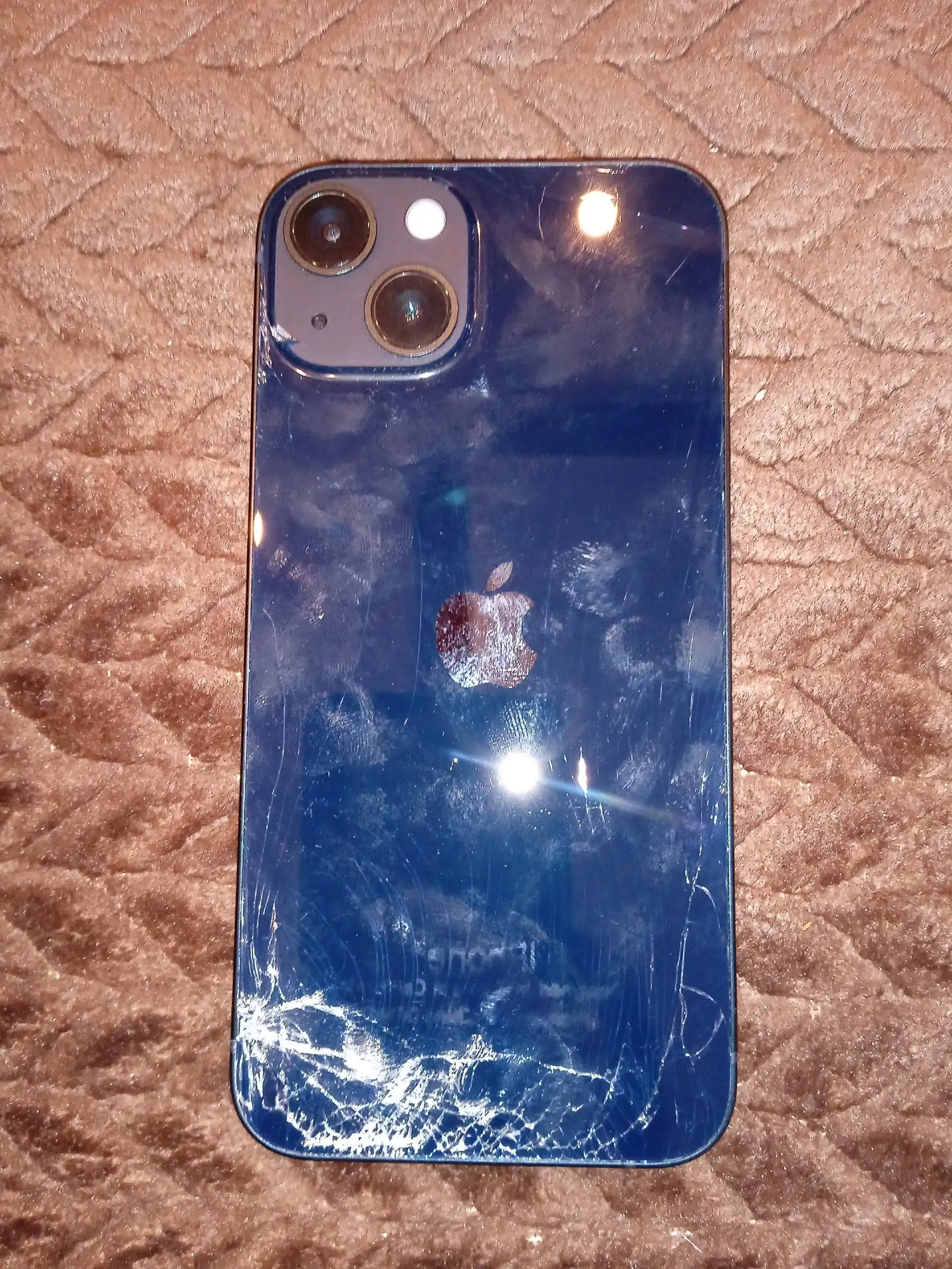 iPhone 13 128ГБ синий в разбитом состоянии с ремонтом дисплея - Смартфоны (Электроника) в Томск