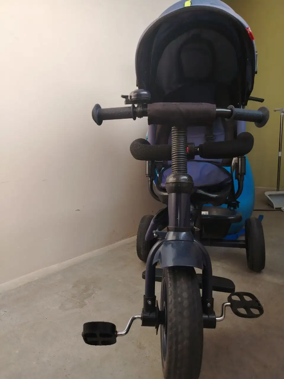 Продам детский велосипед с родительской ручкой - Велосипеды (Товары для детей) в Томск