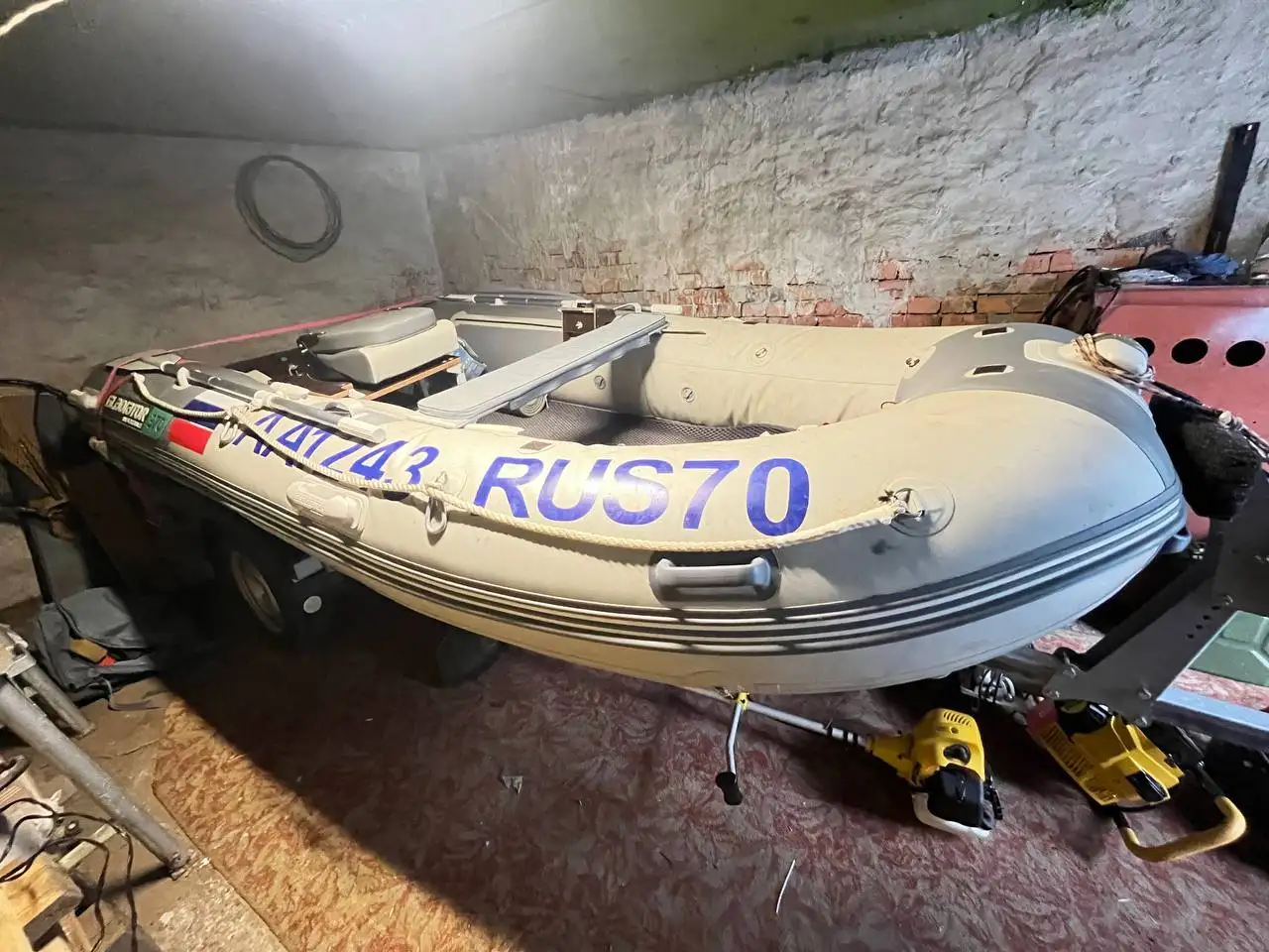 Продам комплект Лодка ПВХ Gladiator C 370 AL с мотором Hidea HD 30 FHS и прицепом МЗСА - Лодки и моторы (Хобби и отдых) в Томск