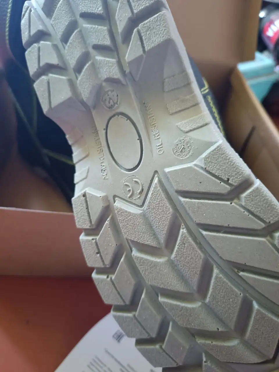 Новые кроссовки 42 размер - Обувь (Одежда) в Томск