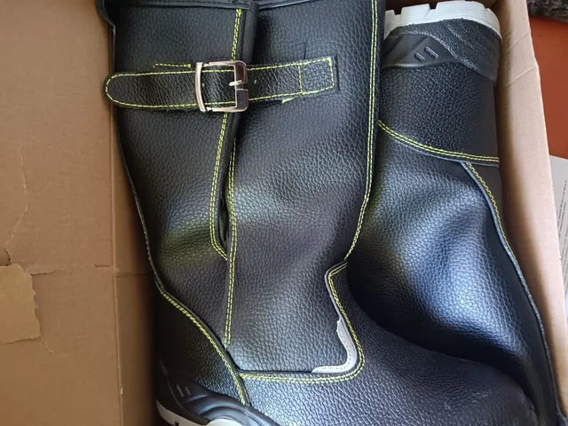 Продажа новых кроссовок 42 размера - Обувь в Томск