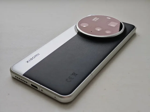 Xiaomi 15 Ultra 16/512 с фотокитом - Смартфоны в Томск