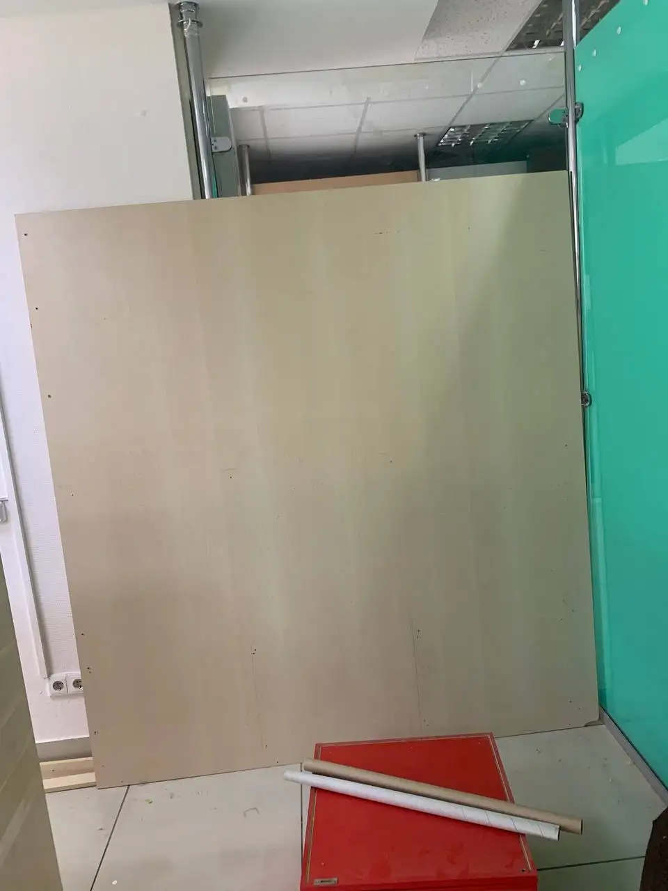 Отдам ЛДСП листы с полками и дверью - Мебель (Барахолка) в Томск