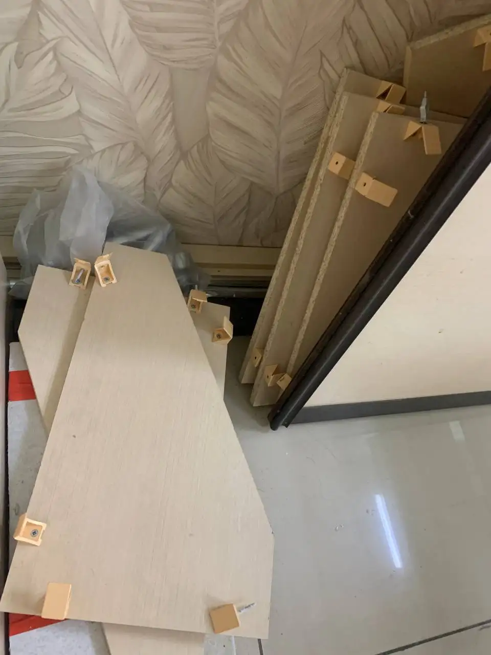 Отдам ЛДСП листы с полками и дверью - Мебель (Барахолка) в Томск