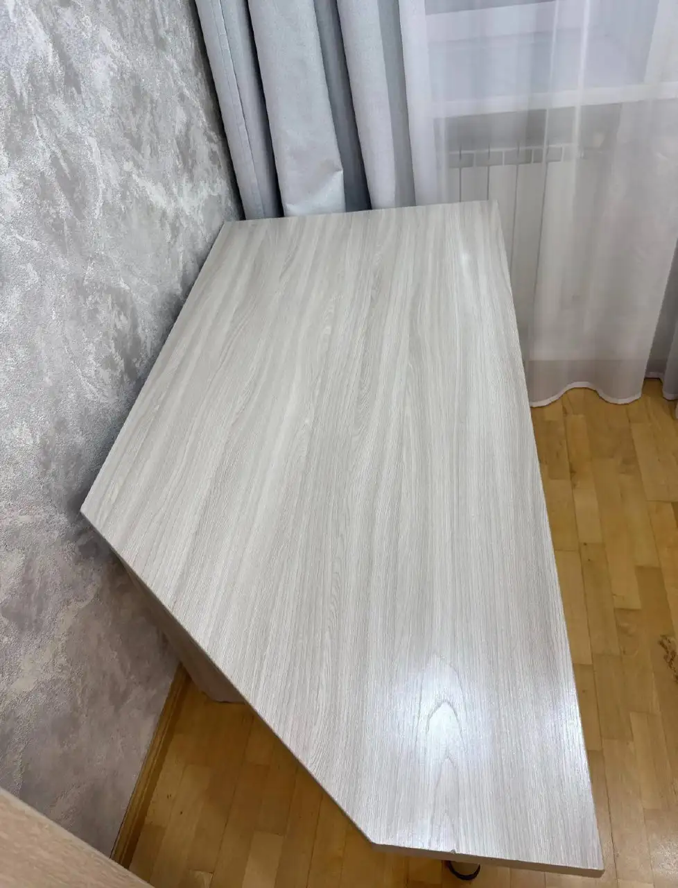 Продажа комплекта кровати, стола с тумбой - Мебель (Для дома и дачи) в Томск