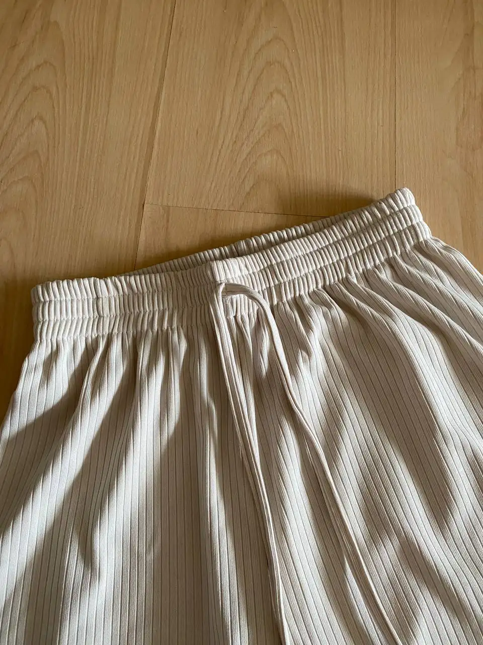 Продам джинсы, брюки палаццо и водолазку - Женская одежда (Одежда) в Томск