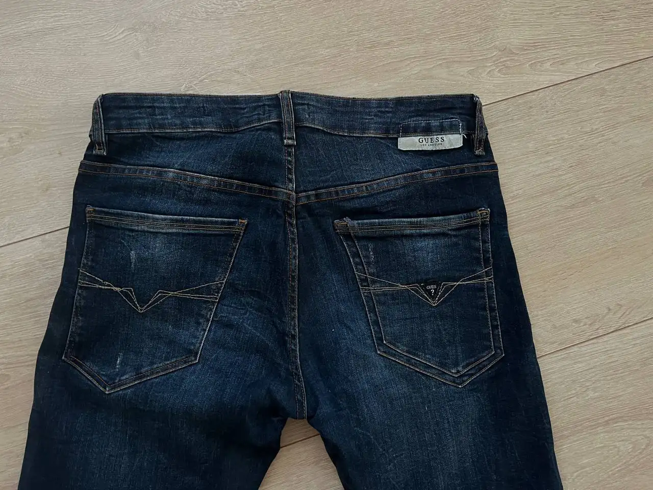 Новые зауженные джинсы Guess, размер W33 - Джинсы (Одежда) в Томск