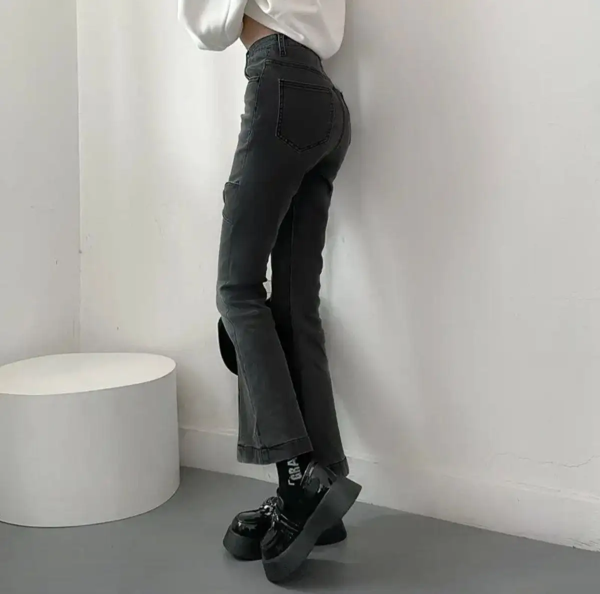 Джинсы клеш с вырезами снизу, размер XS - Джинсы (Одежда) в Томск