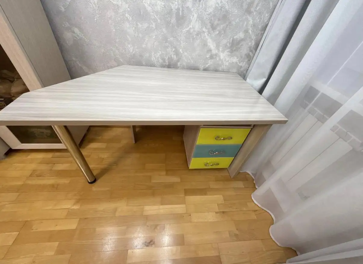 Комплект кровать и стол с тумбой - Мебель (Для дома и дачи) в Томск