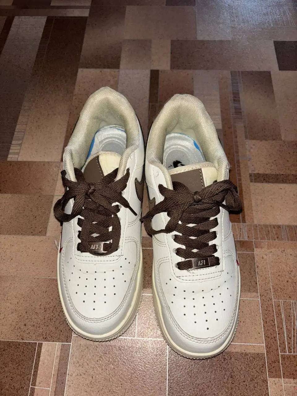 Продам женские кроссовки 37 размер - Обувь (Одежда) в Томск