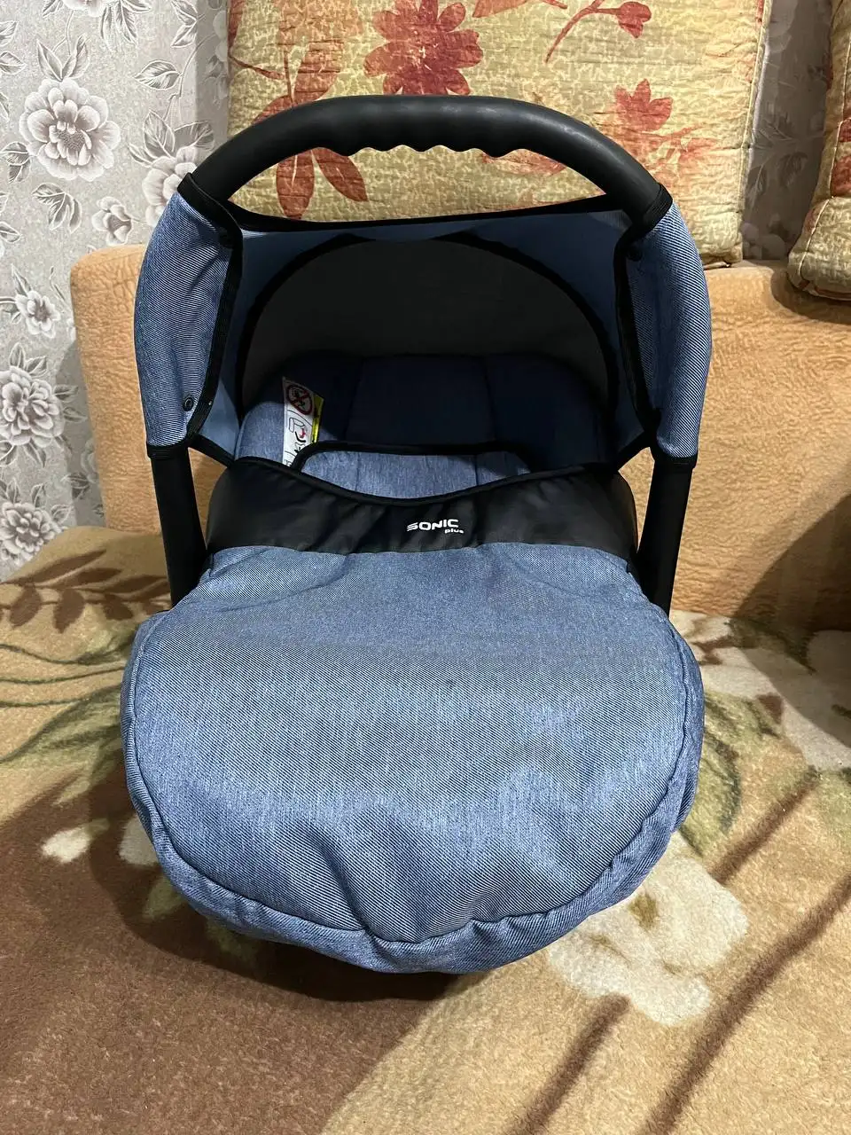 Продажа детских товаров: коляска 3в1 и комплект одежды - Детская одежда и коляски (Товары для детей) в Томск