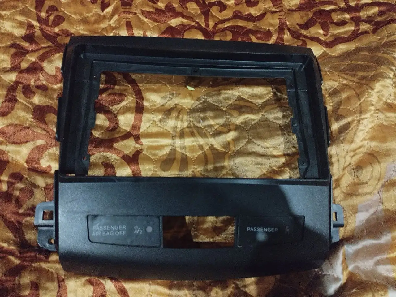 Рамка для Аутлендера 10 дюймов - Автомобильные аксессуары (Запчасти) в Томск