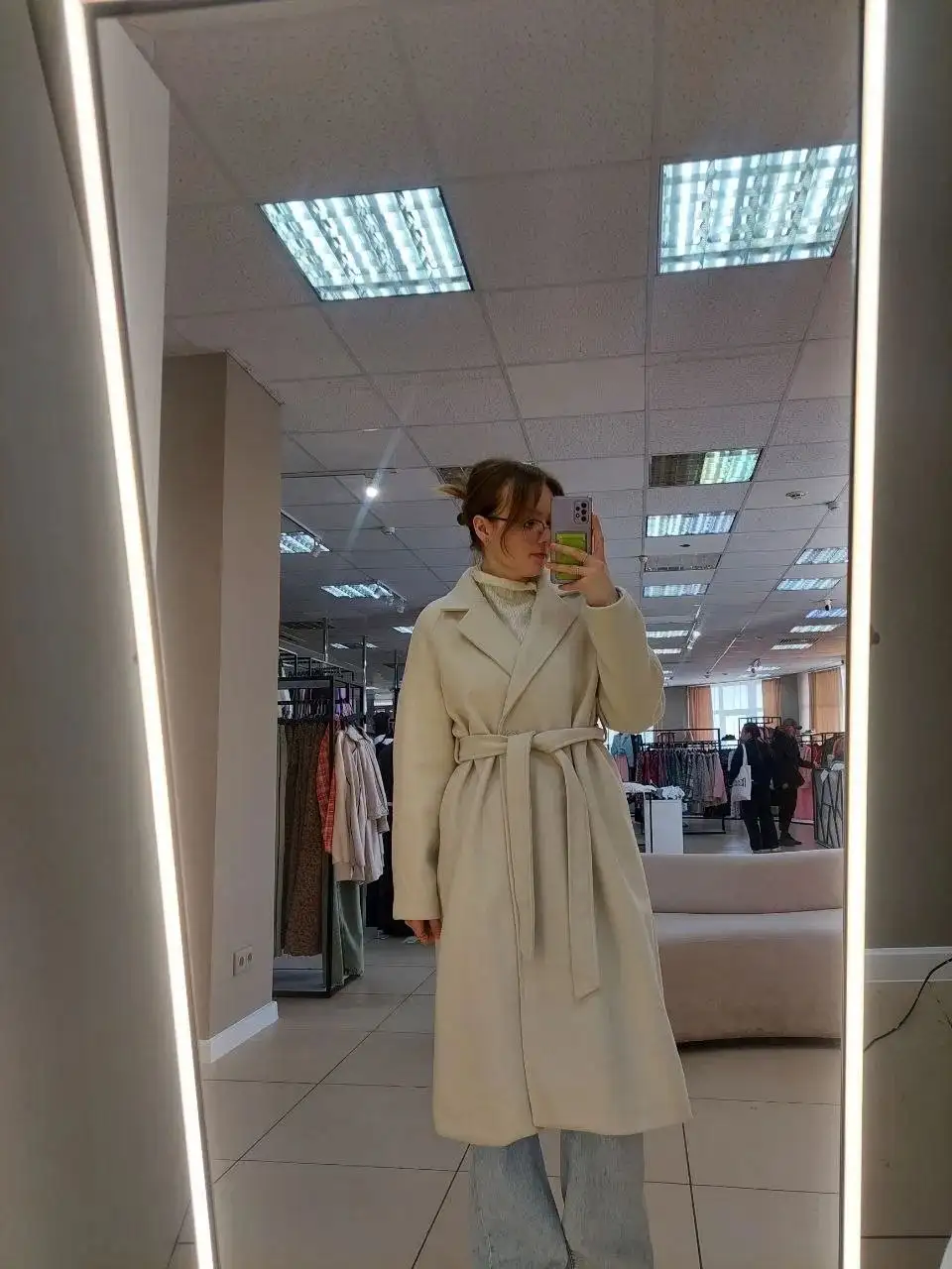 Продам пальто женское молочное размер М - Верхняя одежда (Одежда) в Томск