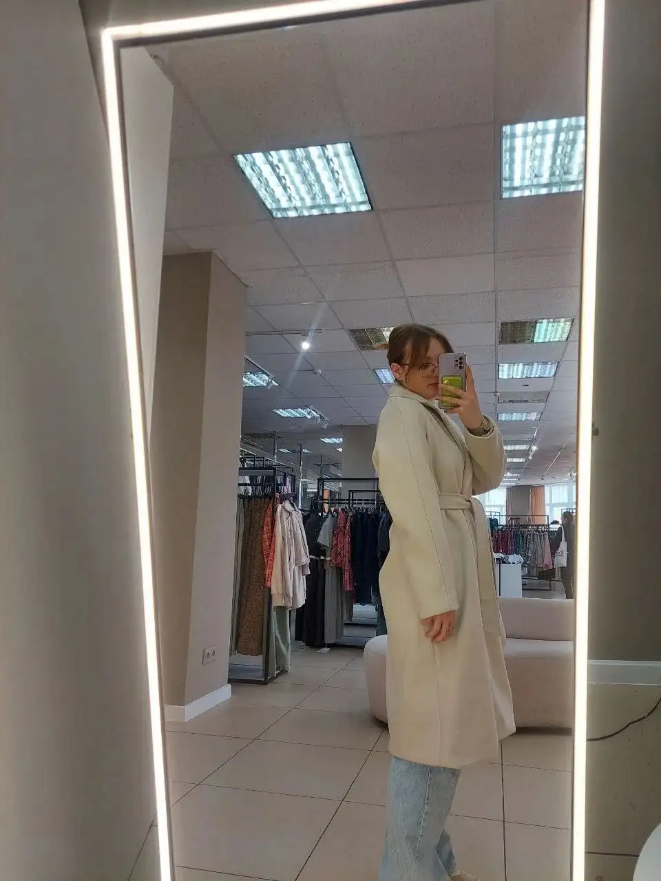 Продам пальто женское молочное размер М - Верхняя одежда (Одежда) в Томск