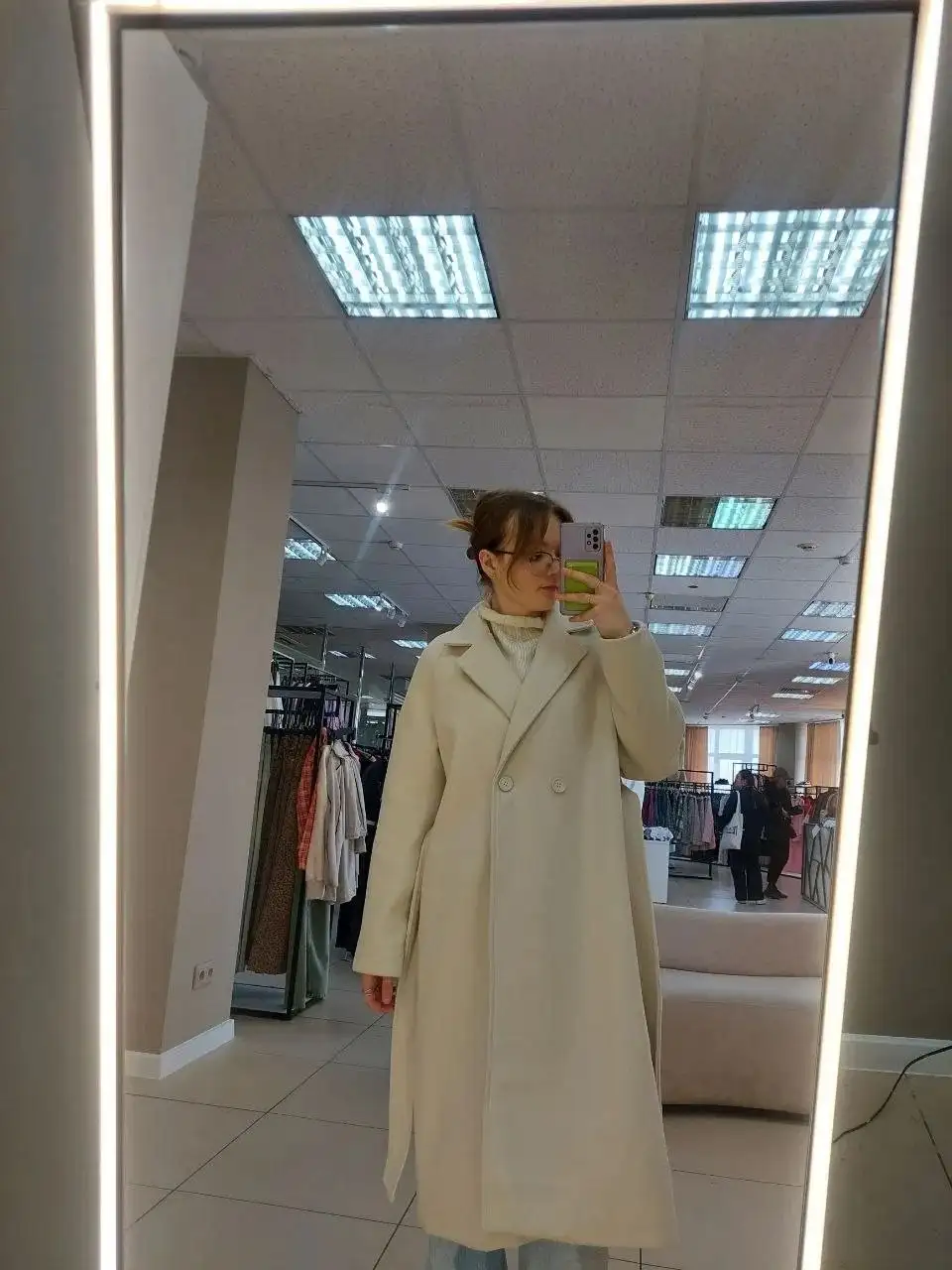 Продам пальто женское молочное размер М - Верхняя одежда (Одежда) в Томск