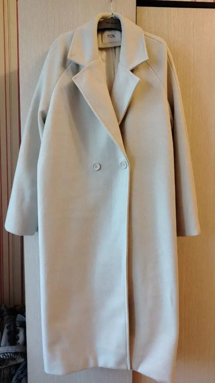 Продам пальто женское молочное размер М - Верхняя одежда (Одежда) в Томск