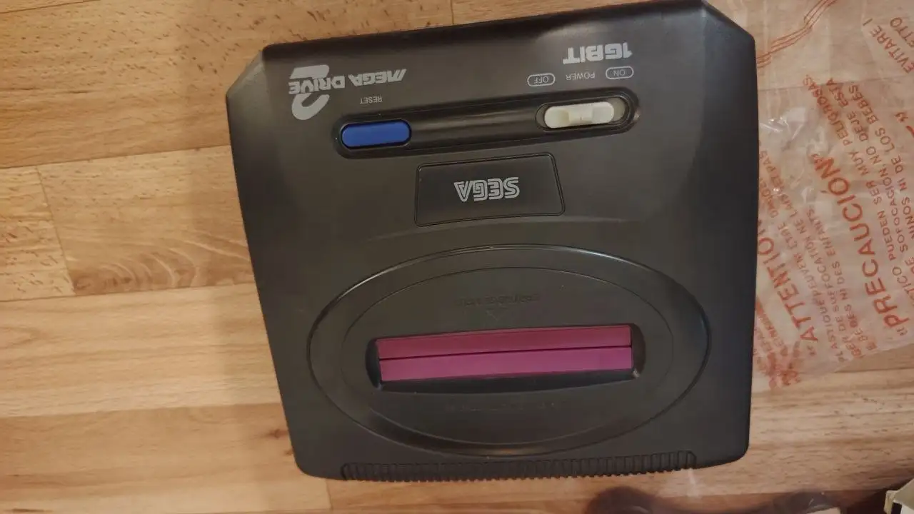 Sega Mega Drive 2 (клон) с 11 картриджами - полный комплект - Игровые консоли (Электроника) в Томск