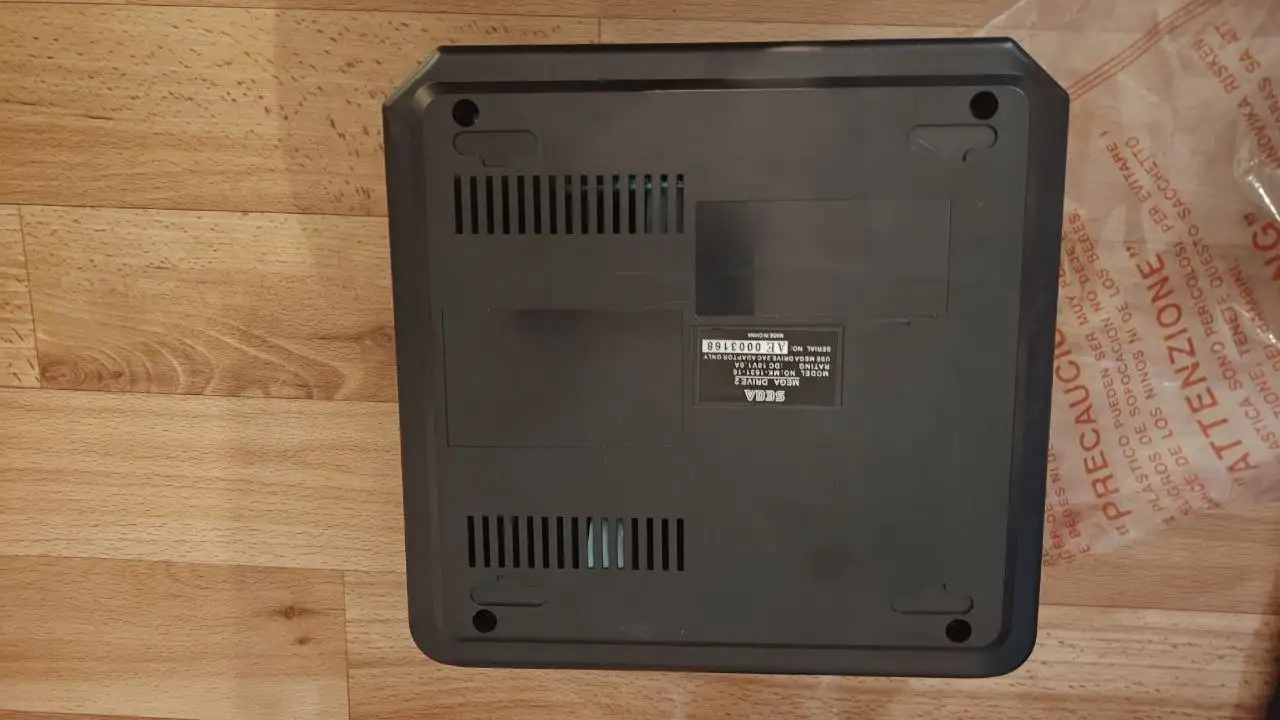 Sega Mega Drive 2 (клон) с 11 картриджами - полный комплект - Игровые консоли (Электроника) в Томск