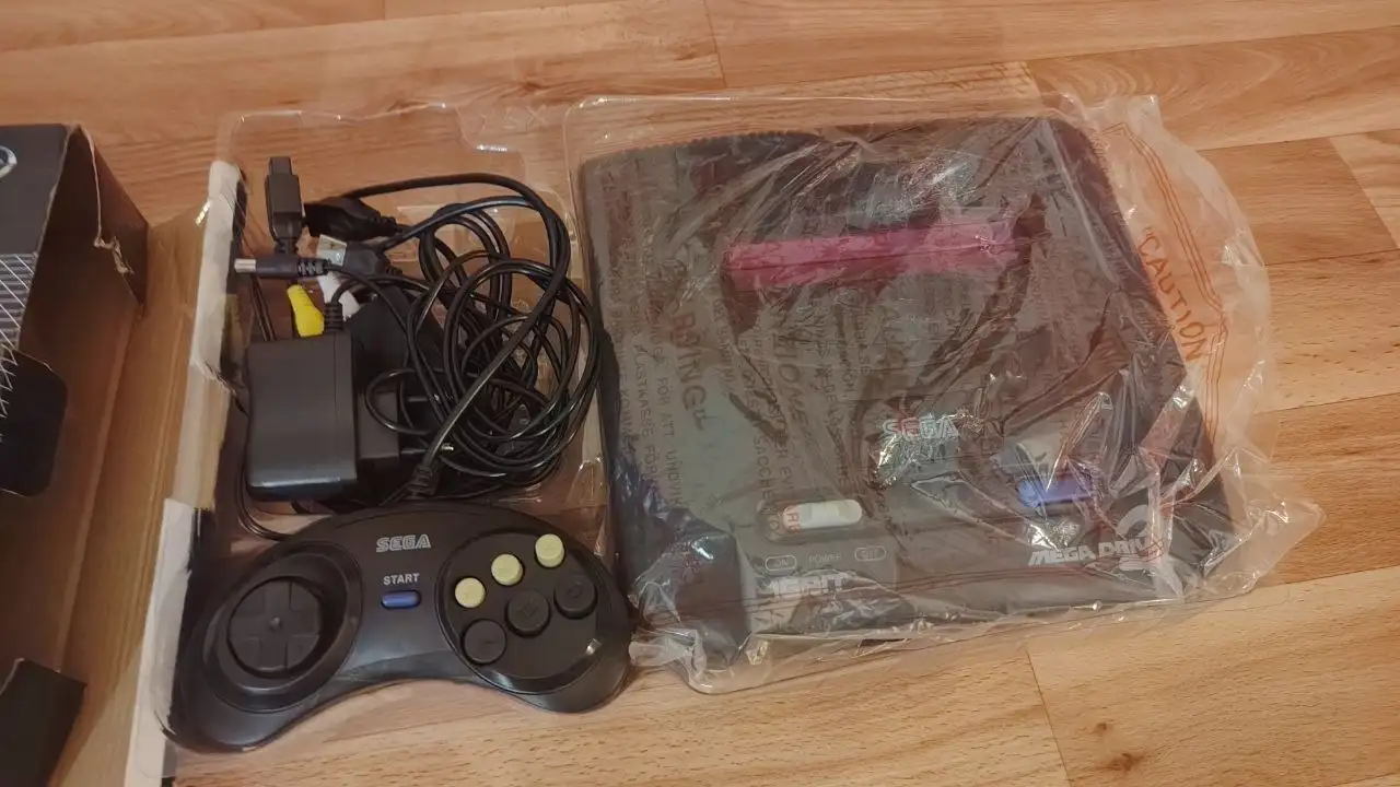 Sega Mega Drive 2 (клон) с 11 картриджами - полный комплект - Игровые консоли (Электроника) в Томск