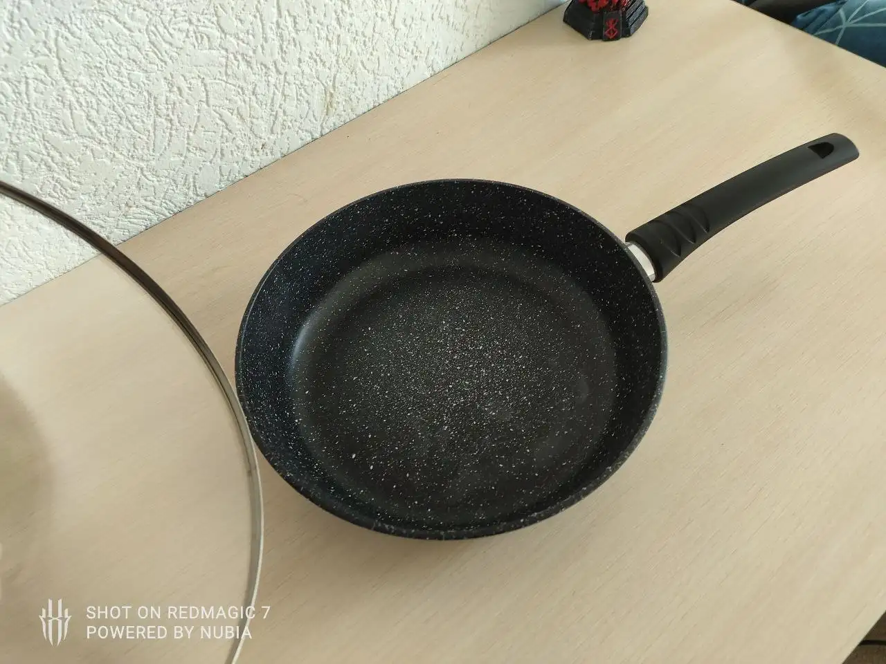 Продам новую сковороду 28см - Посуда и кухонная утварь (Для дома и дачи) в Томск