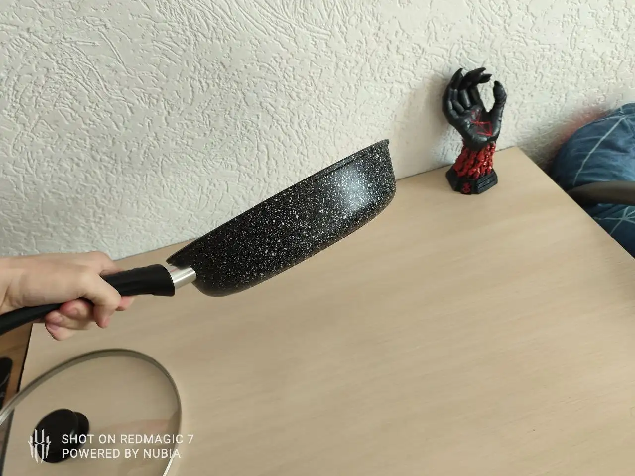 Продам новую сковороду 28см - Посуда и кухонная утварь (Для дома и дачи) в Томск