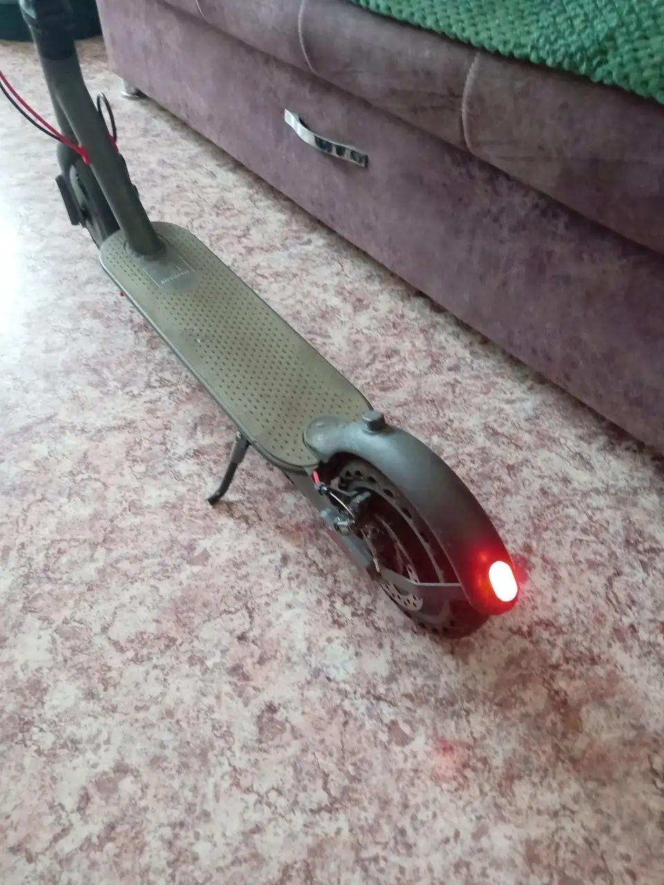 Продам электросамокат с зарядным устройством - Электротранспорт (Электроника) в Томск