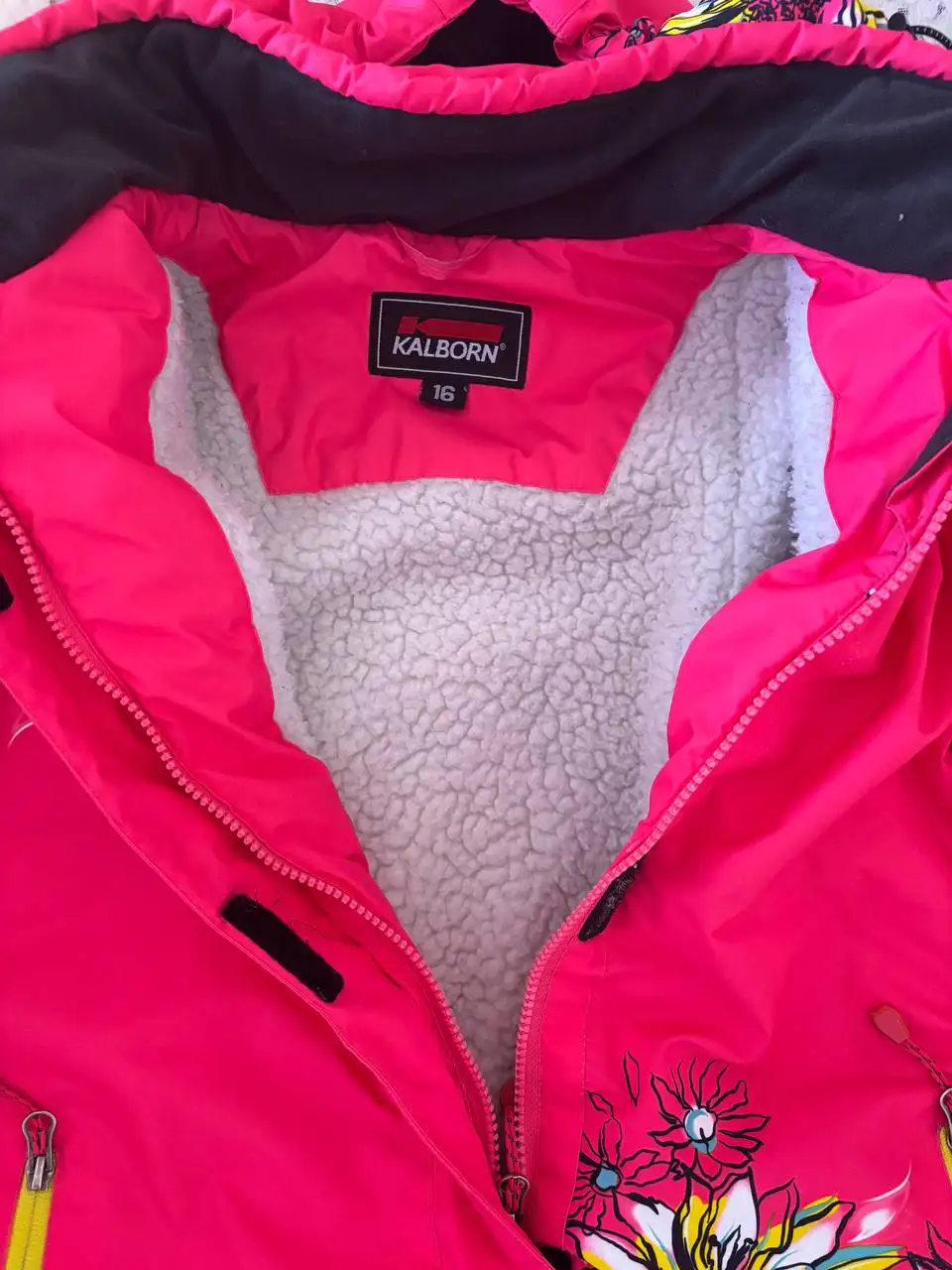 Продам горнолыжную куртку женскую 40-42 размер - Спортивная одежда (Одежда) в Томск