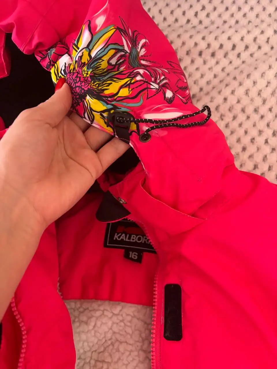 Продам горнолыжную куртку женскую 40-42 размер - Спортивная одежда (Одежда) в Томск