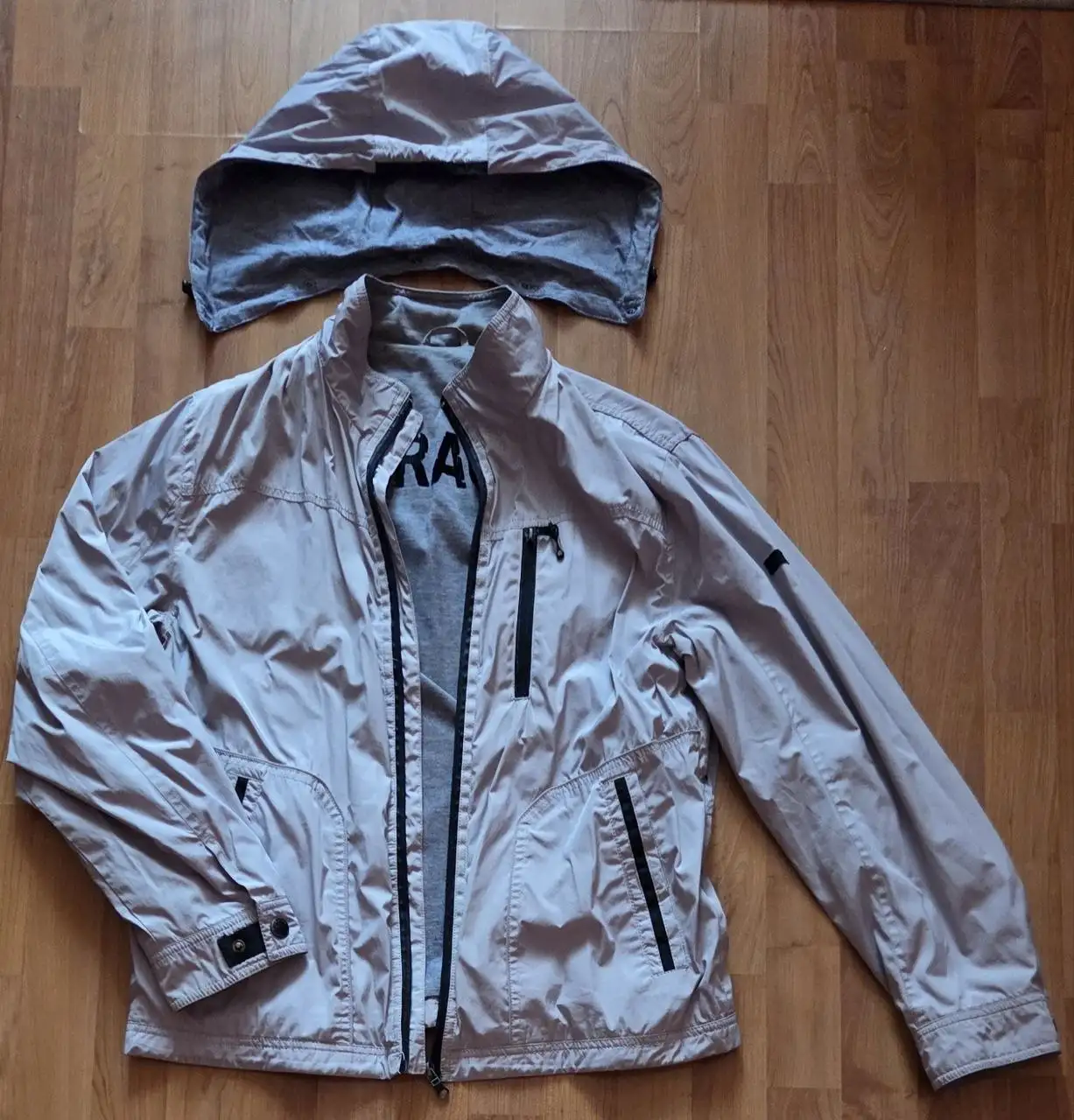 Мужская ветровка 46-48 размер с капюшоном - Верхняя одежда (Одежда) в Томск