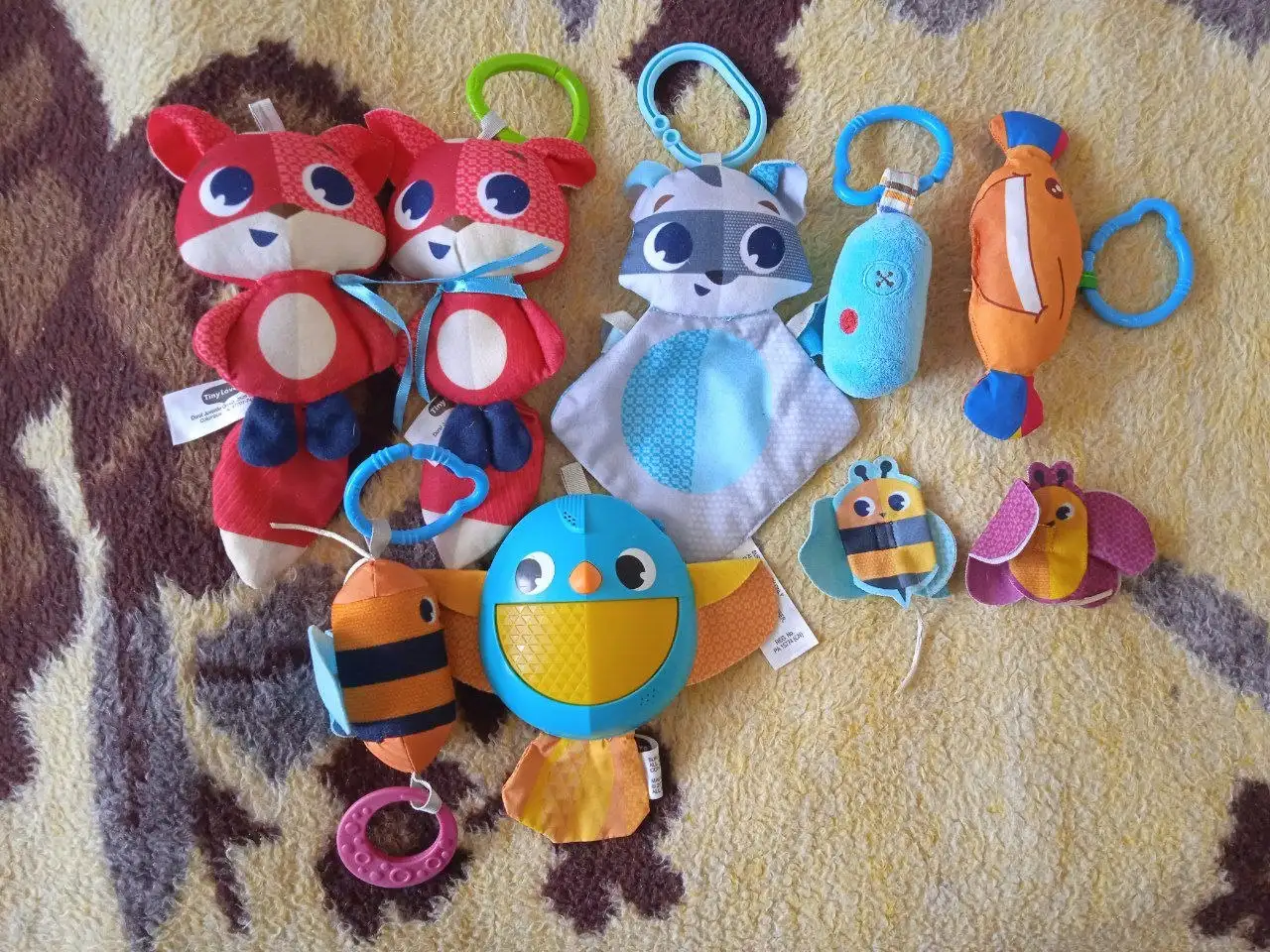 Продам коврик с дугами Tiny Love с игрушками и колечками - Развивающие коврики (Товары для детей) в Солнечный