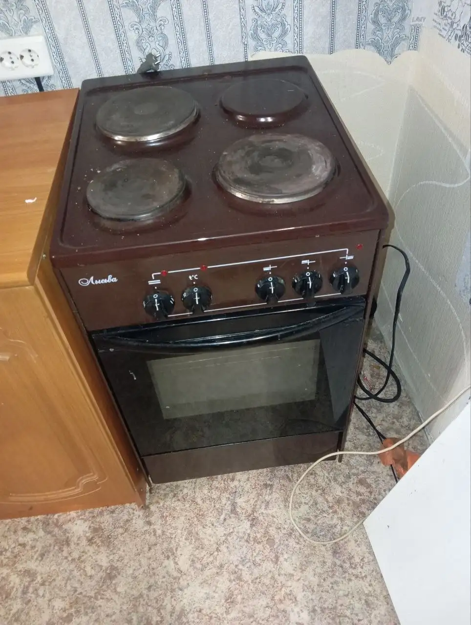 Холодильник Hotpoint-Ariston и плита Лысьва - Бытовая техника (Для дома и дачи) в Томск