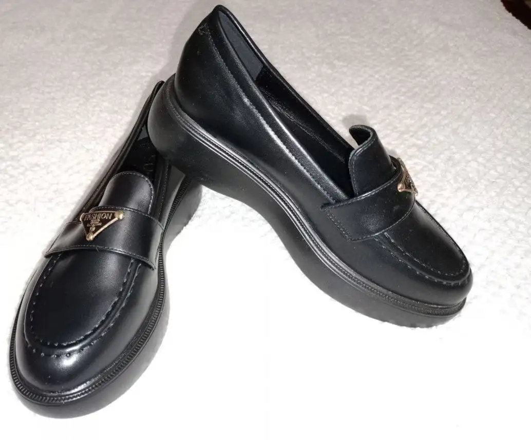 Продам лоферы и кроссовки - Обувь (Одежда) в Томск