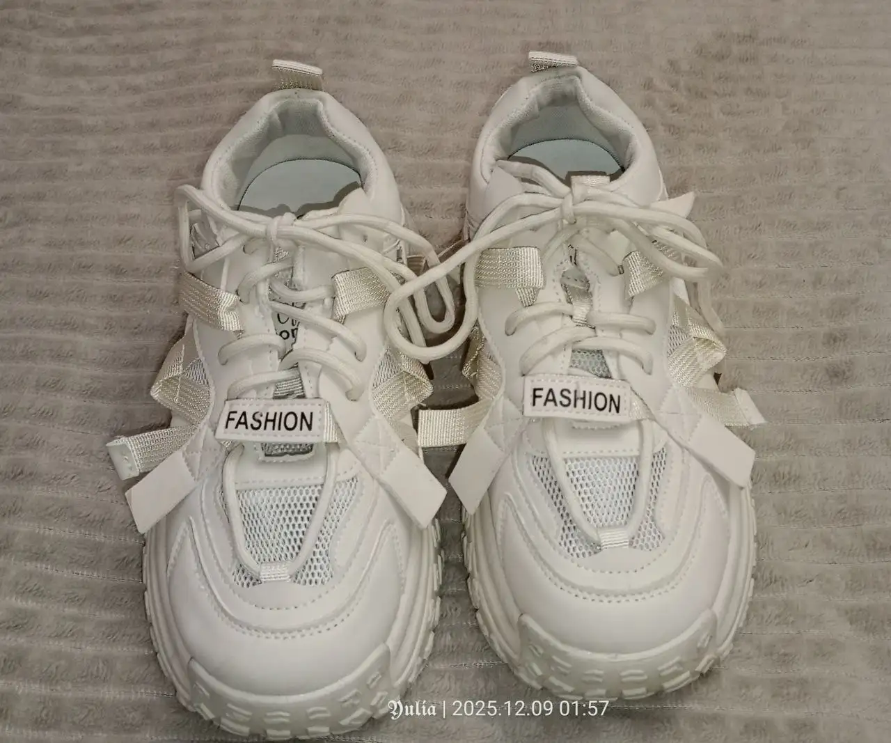 Продам лоферы и кроссовки - Обувь (Одежда) в Томск