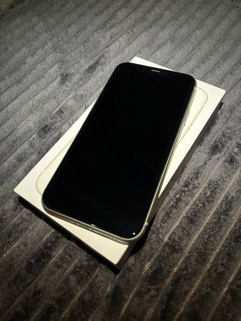 Продам iPhone 11 64GB в хорошем состоянии - Смартфоны в Томск