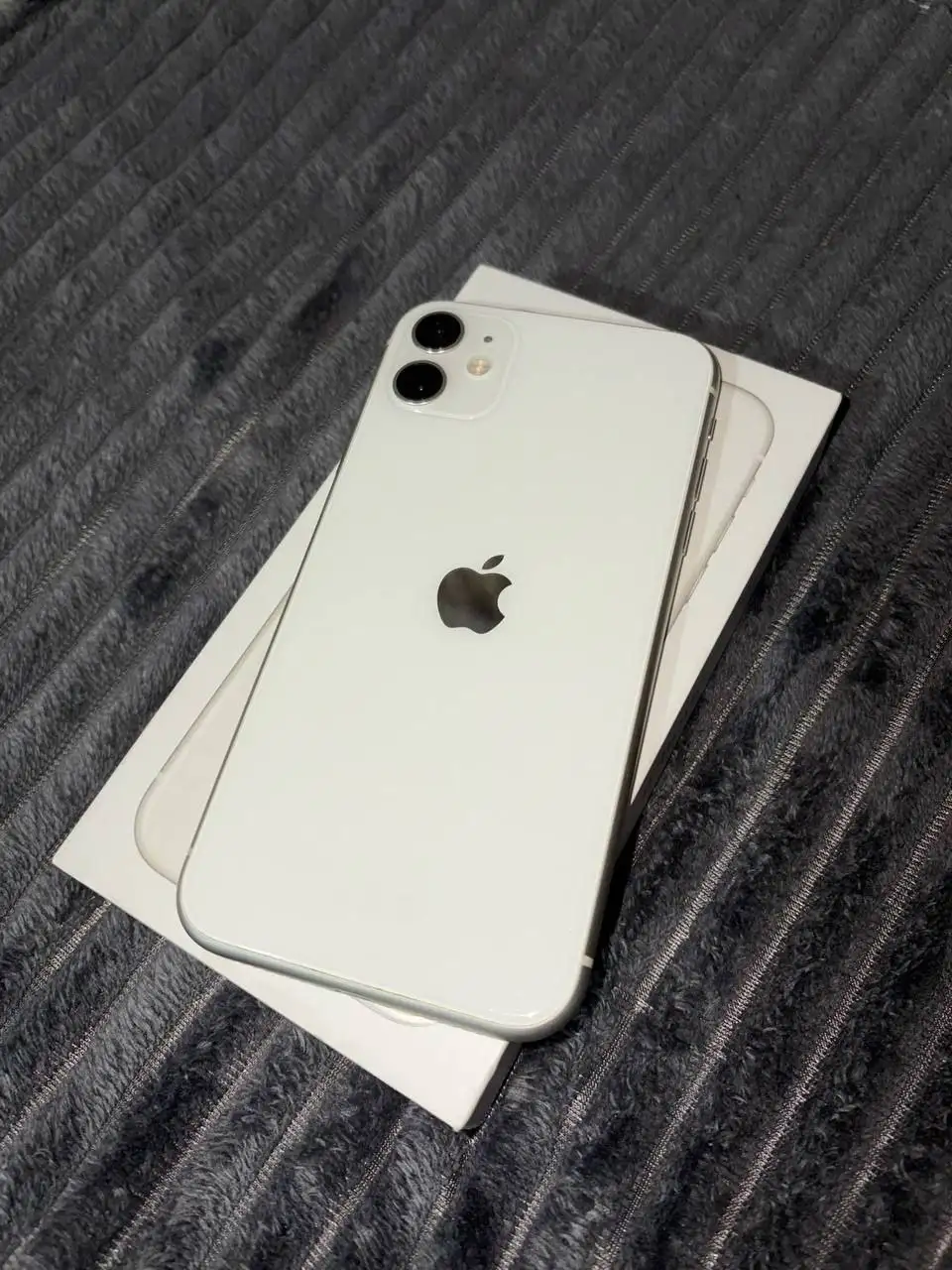 Продам iPhone 11 64GB в хорошем состоянии - Смартфоны (Электроника) в Томск