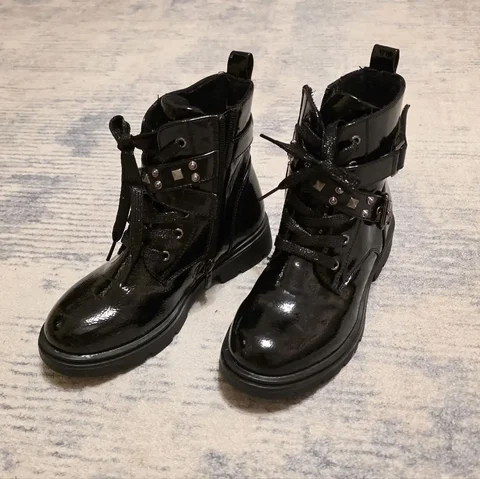 Демисезонные лаковые ботинки для девочки размер 32 - Детская обувь в Томск