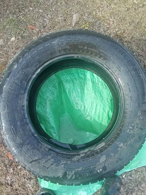 Продам зимнюю резину Nokian 265/60 R18 - Виниловые пластинки в Томск