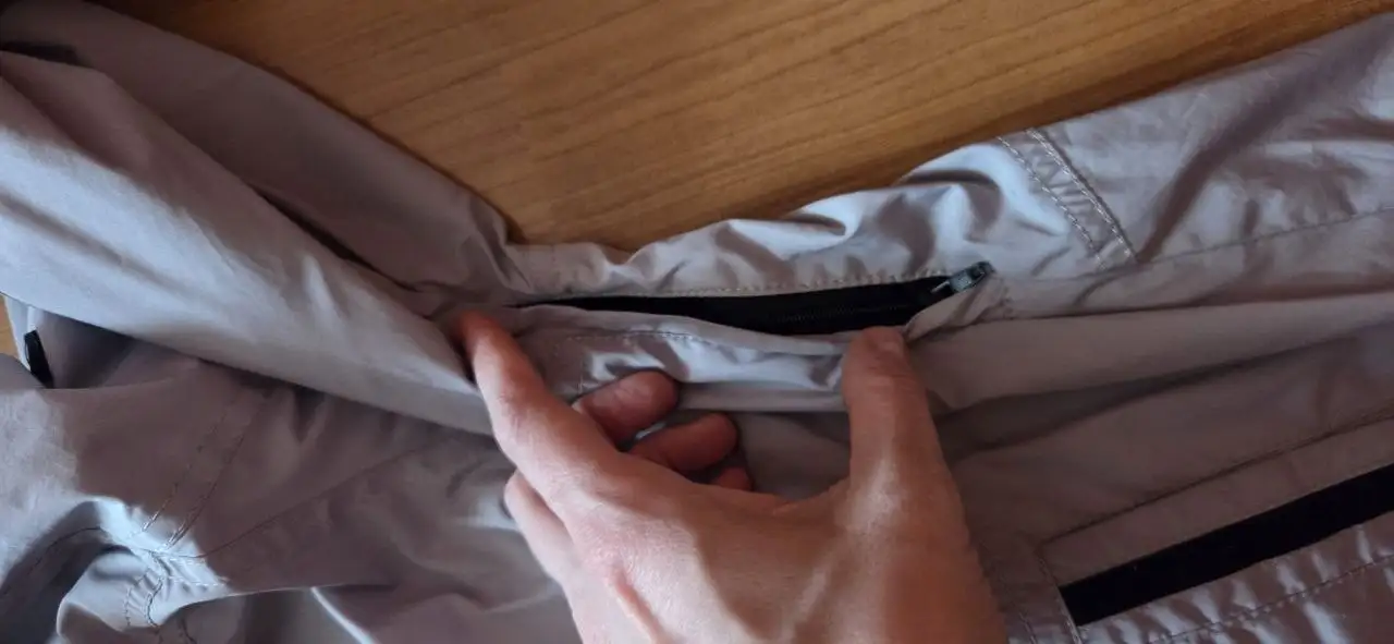 Мужская ветровка размер М - Верхняя одежда (Одежда) в Томск