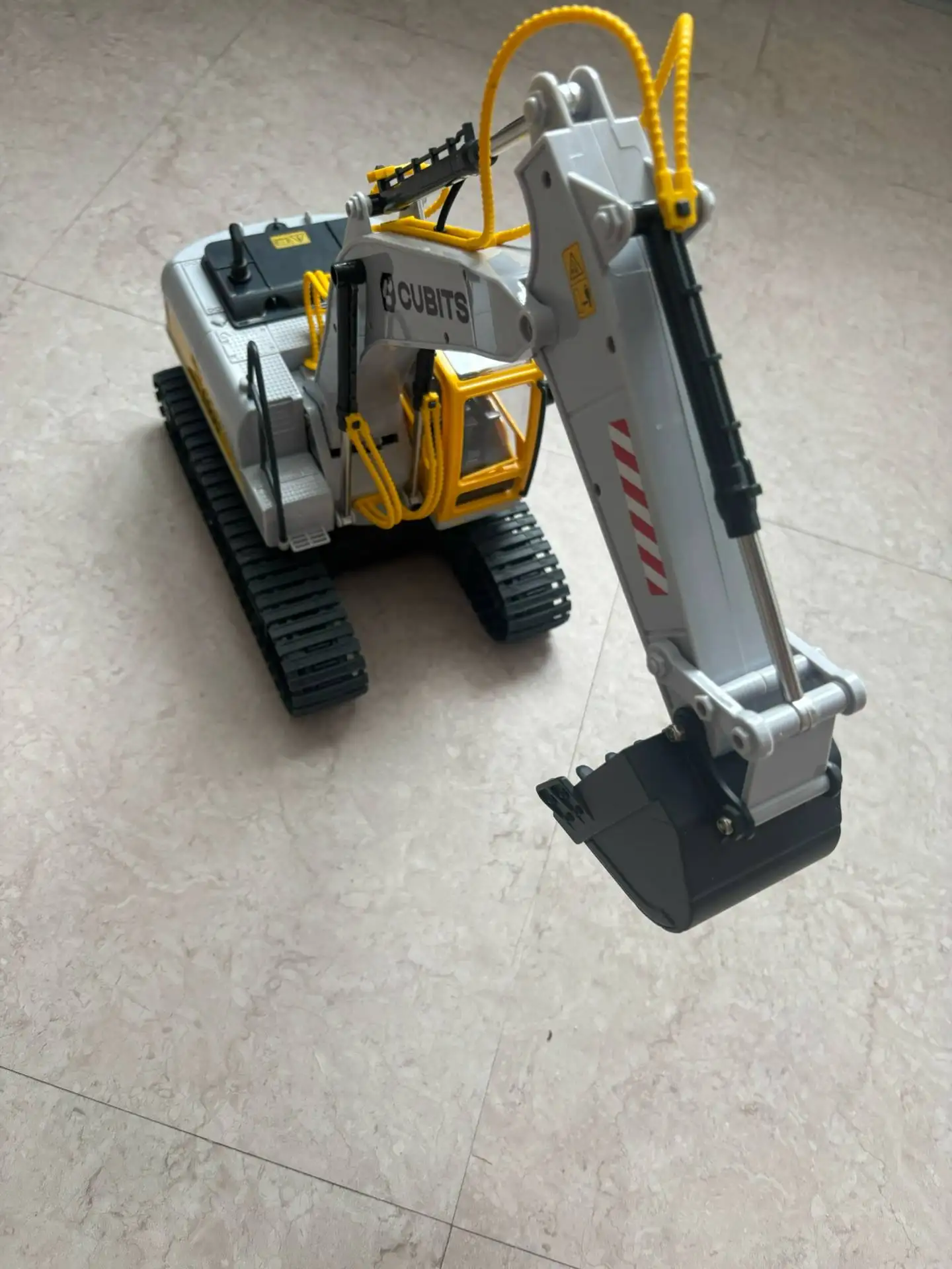 Радиоуправляемый гусеничный экскаватор Cubits Urbamax E500 - Радиоуправляемые модели (Хобби и отдых) в Томск