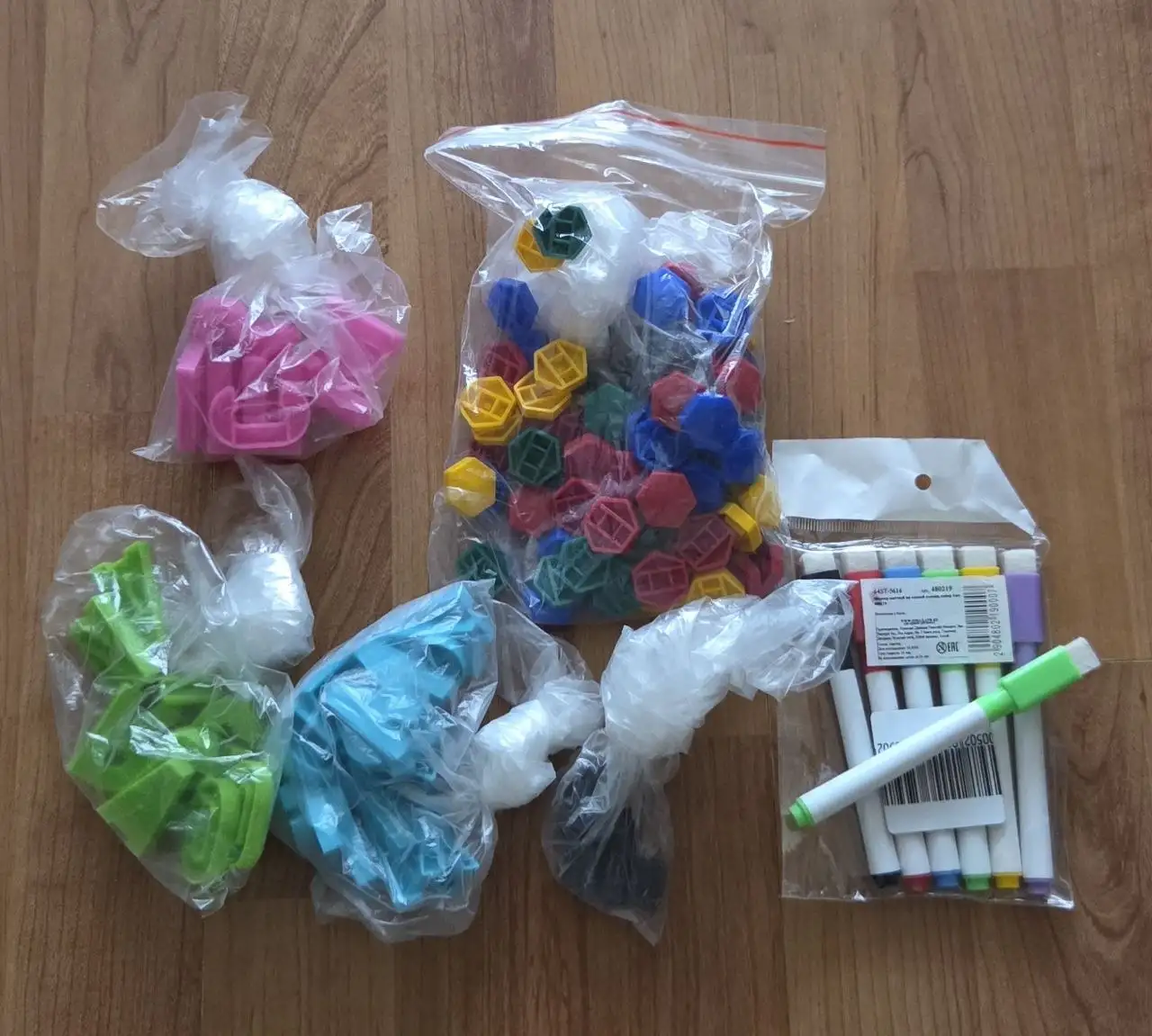 Детский мольберт Nika с магнитами и маркерами - Игрушки и развитие (Товары для детей) в Томск