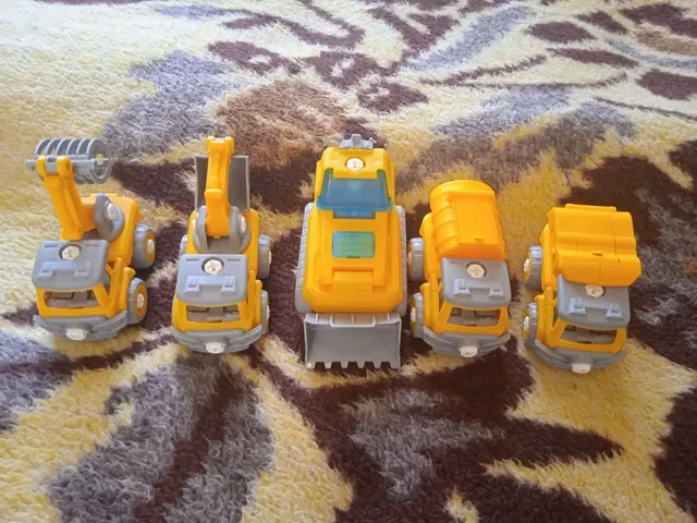 Продам комплект машинок-конструкторов - Велоспорт и самокаты в Томск