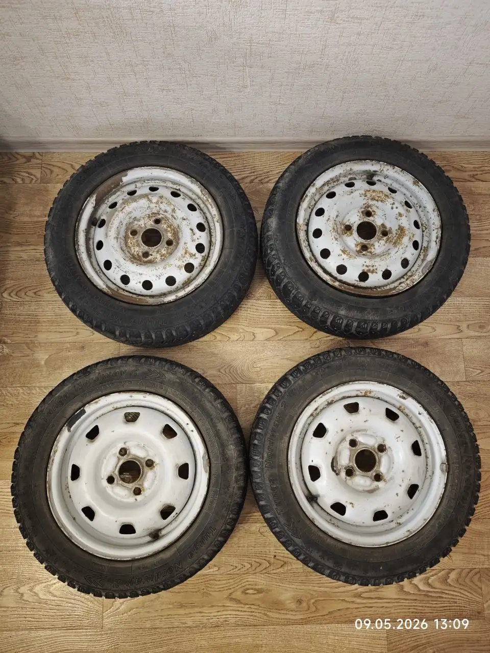 Продам 2 комплекта резины 14 - Шины (Авто) в Томск