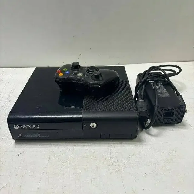 Продам Xbox 360 500 ГБ с джойстиками и играми - частное объявление в Томск