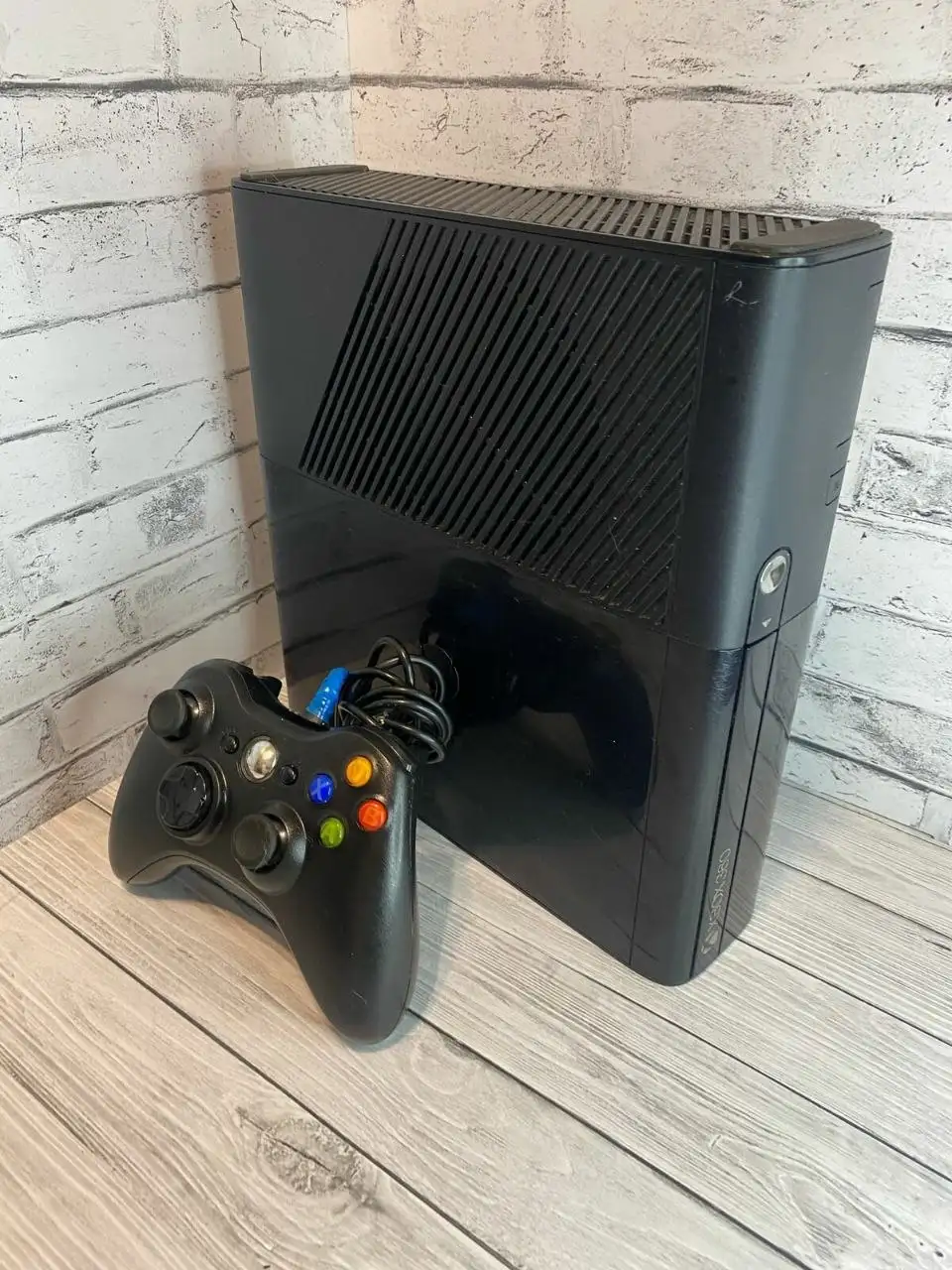 Продам Xbox 360 500 ГБ с джойстиками и играми - Игровые приставки (Электроника) в Томск