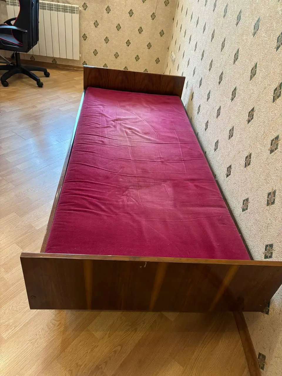 Продам кровать с матрасом - Мебель для спальни (Для дома и дачи) в Томск