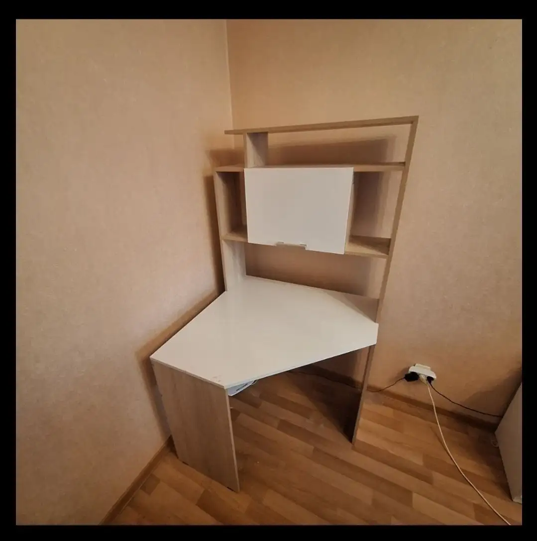 Продаю угловой компьютерный стол - Столы (Мебель) в Томск