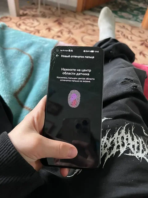 Honor 30 с неработающим отпечатком - частное объявление в Томск